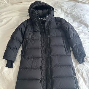 Aritzia Super Puff Long in Black